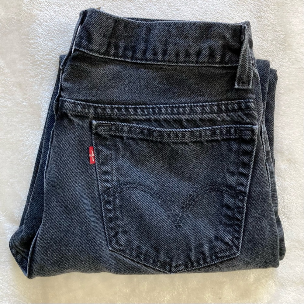 Vintage Levi’s high-waisted black jeans. 🖤 - Picture 9 of 9